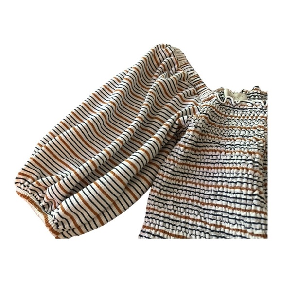 LOFT crop top, ruched elastic front and back. Full 3/4 sleeves, ruffle trim. - Picture 3 of 7